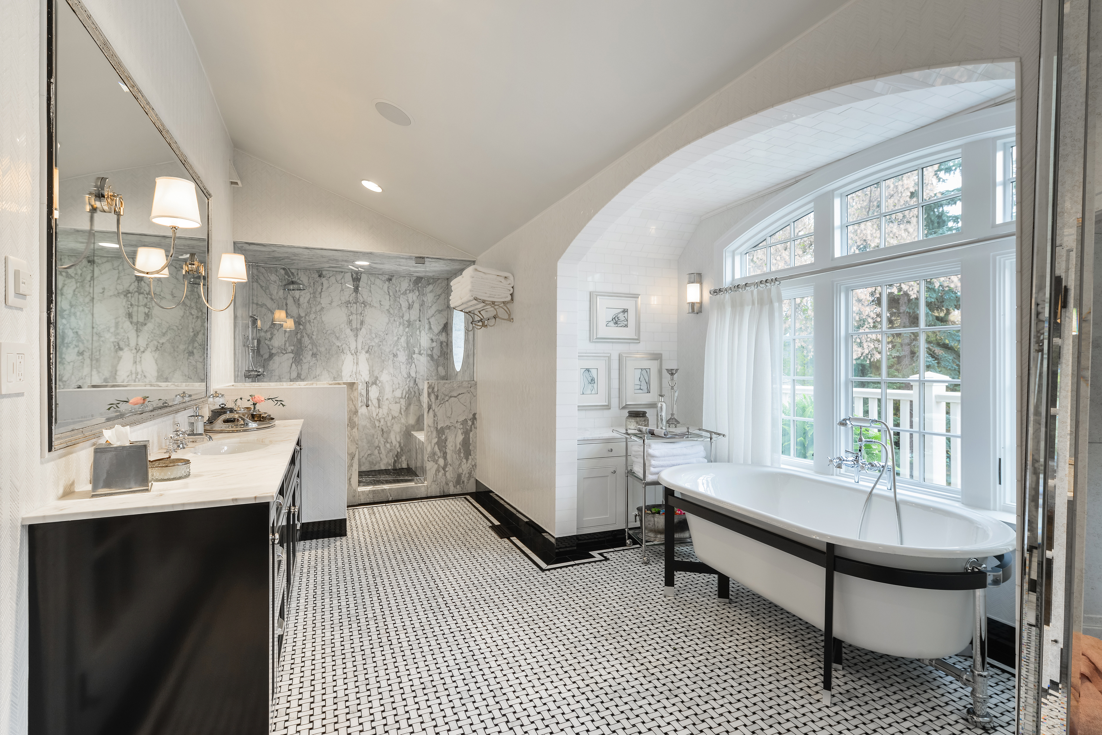 Ensuite in 12719 39 Ave in Westbrook Estates home for sale by Holland and Associates Real Estate in Edmonton.
